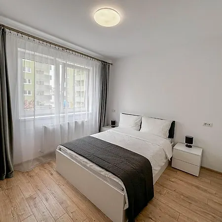 Ember Green * Brasov