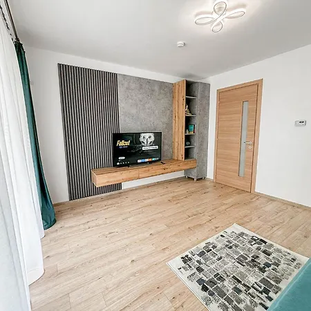 Ember Green * Brasov