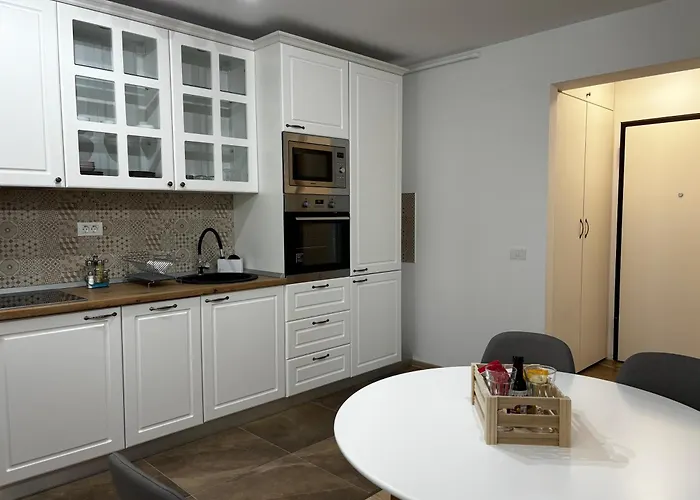 Ember Green Брашов