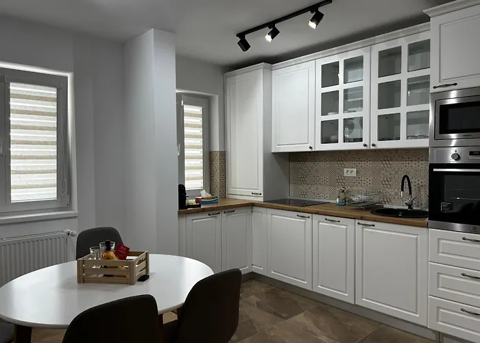 Ember Green * Брашов