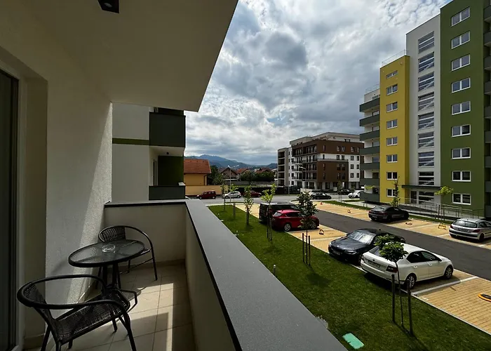 Ember Green Apartment *